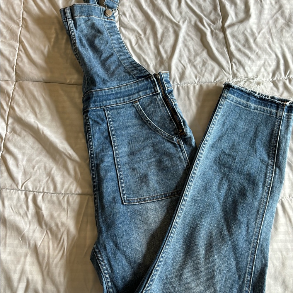Madewell overalls medium fits 27,